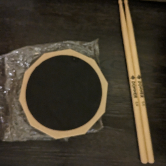 NEW Donner 5a Practice Drum Pad with Drumsticks - Picture 6 of 7